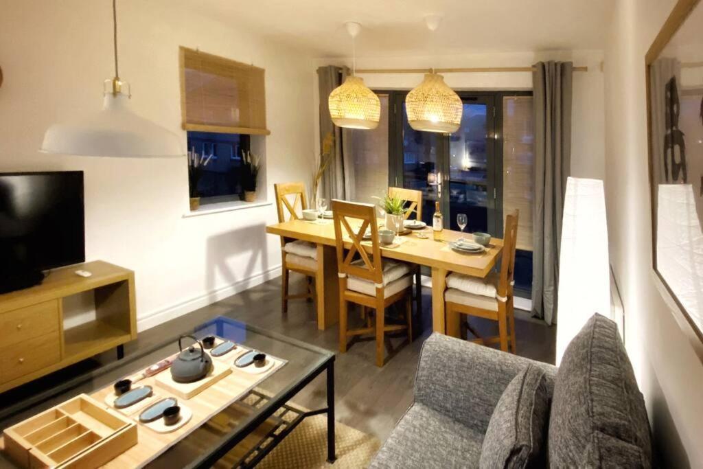 Japanese Style Muji Two-Bedroom Apt スウォンジー エクステリア 写真