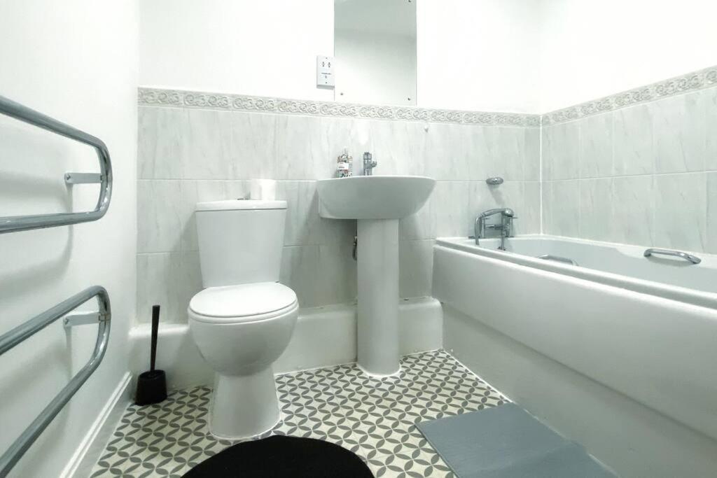 Japanese Style Muji Two-Bedroom Apt スウォンジー エクステリア 写真